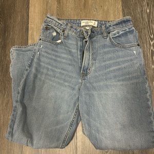 Abercrombie- The Mom High Rise - Curve Love - 25 SHORT